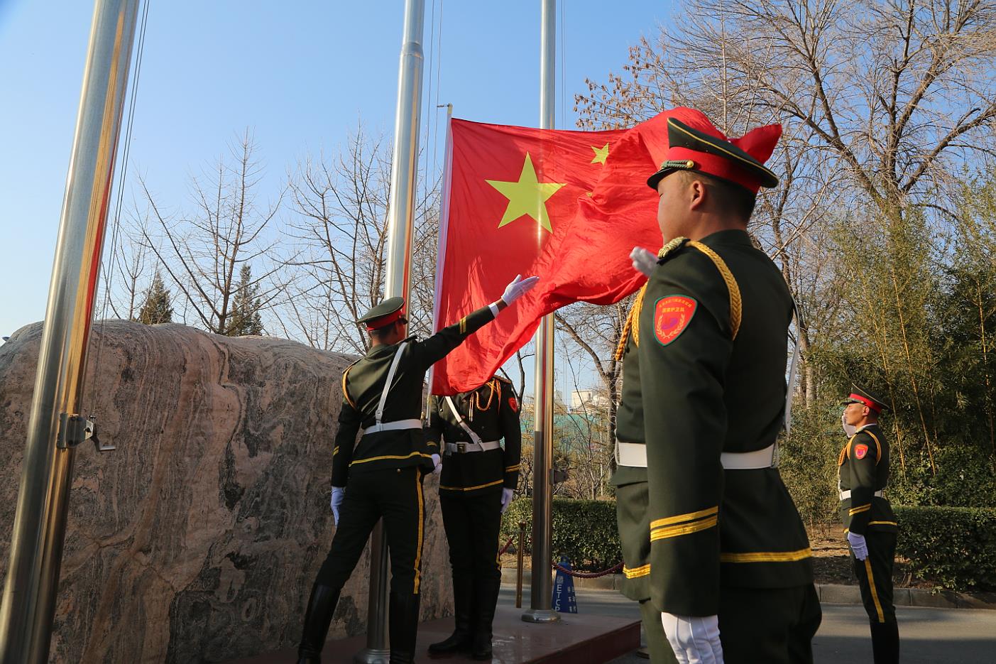 庆元旦迎新年 北京鑫福海工贸集团举行升国旗仪式